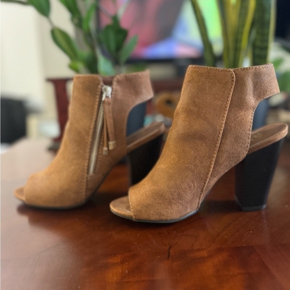 Cognac Peep Toe Heel - Picture 1 of 4